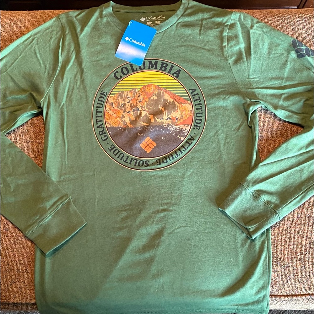 NWT Mens size small, Columbia Green Graphic Long Sleeve Tee